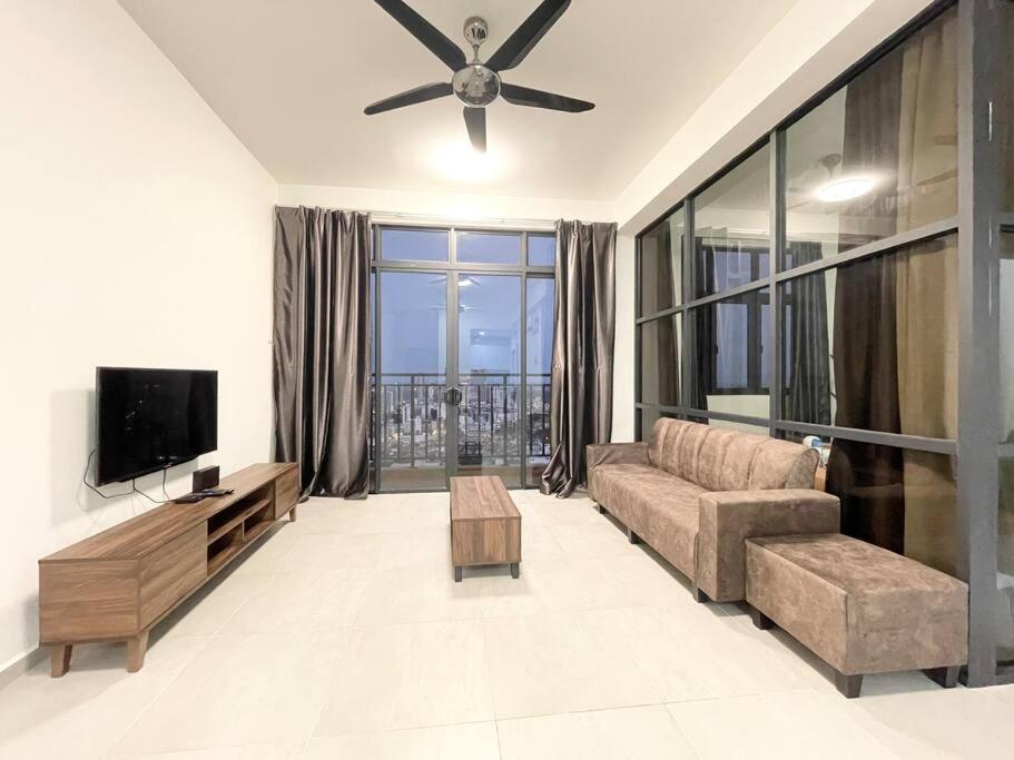 Pangsapuri Quartz Near To Jonker Walk With Infinity Pool Cozy 3b2b *
